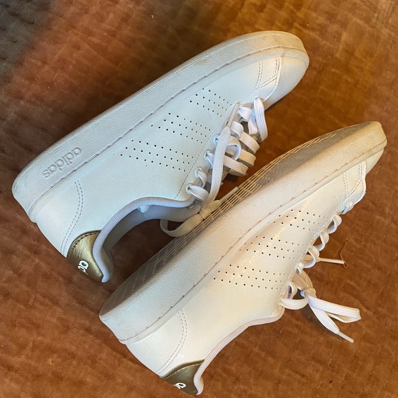 🤍ADIDAS SNEAKERS🤍 - Picture 3 of 5